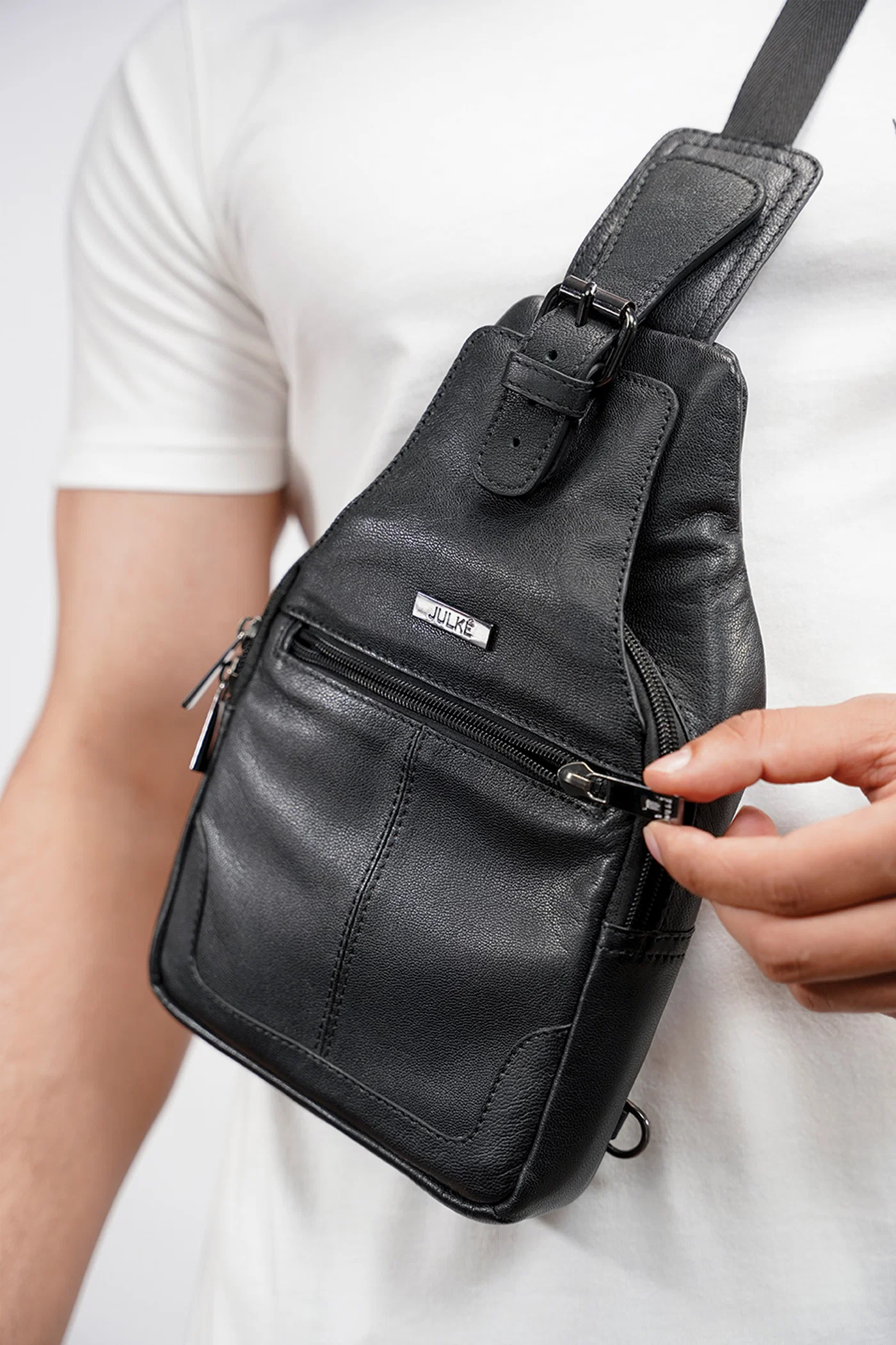 carlow leather crossbody travel bag black three quarter view julke carlow leather crossbody travel bag black three quarter view julke