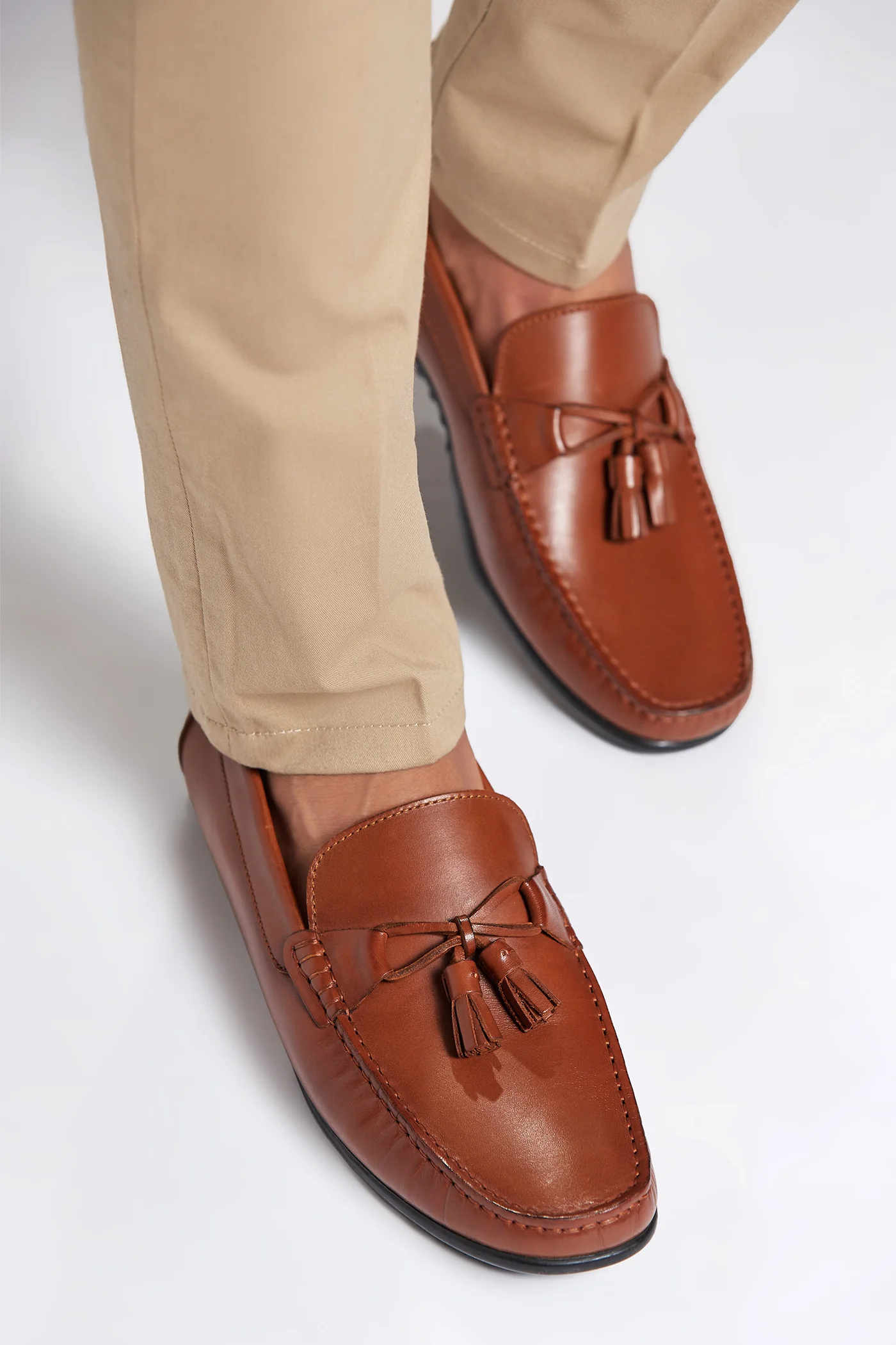 chester men leather shoes tan tassels top view julke chester men leather shoes tan tassels top view julke